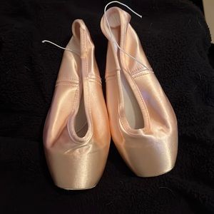 Gaynor Minden ballet pointe shoes without accessories